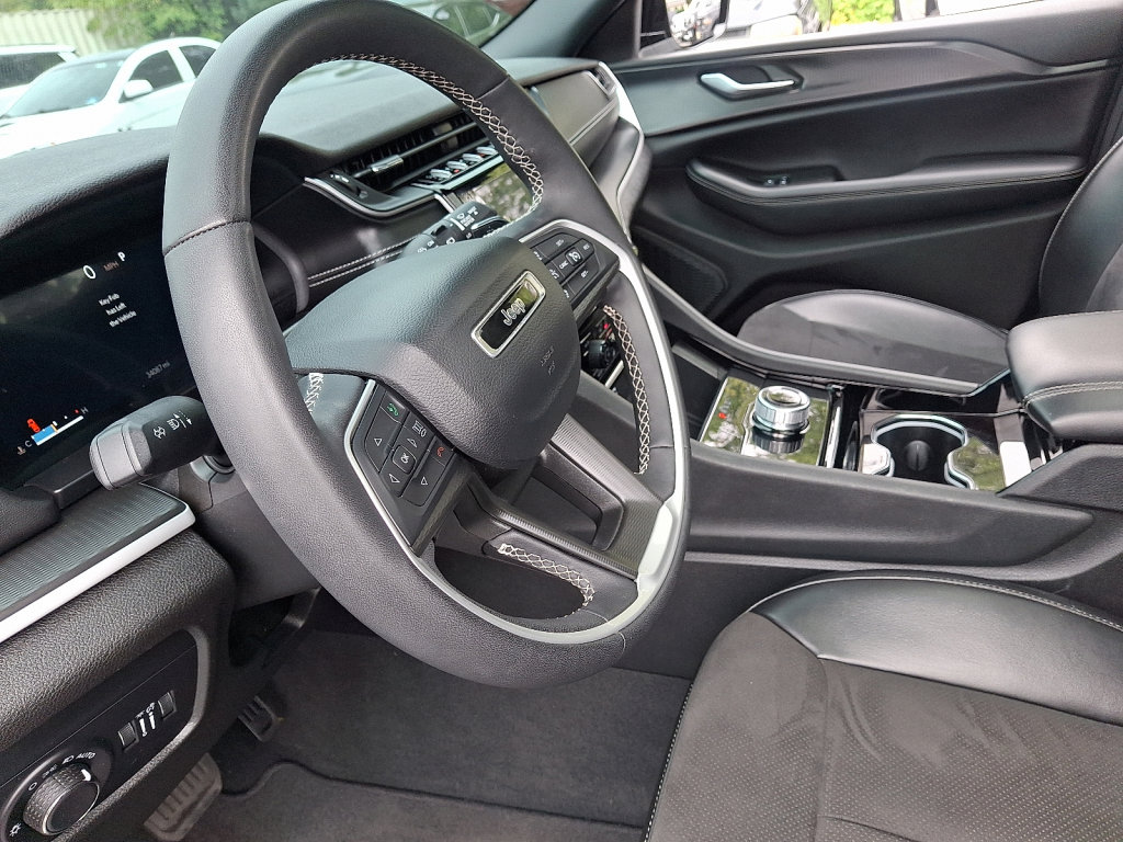 Certified 2023 Jeep Grand Cherokee Altitude image 25