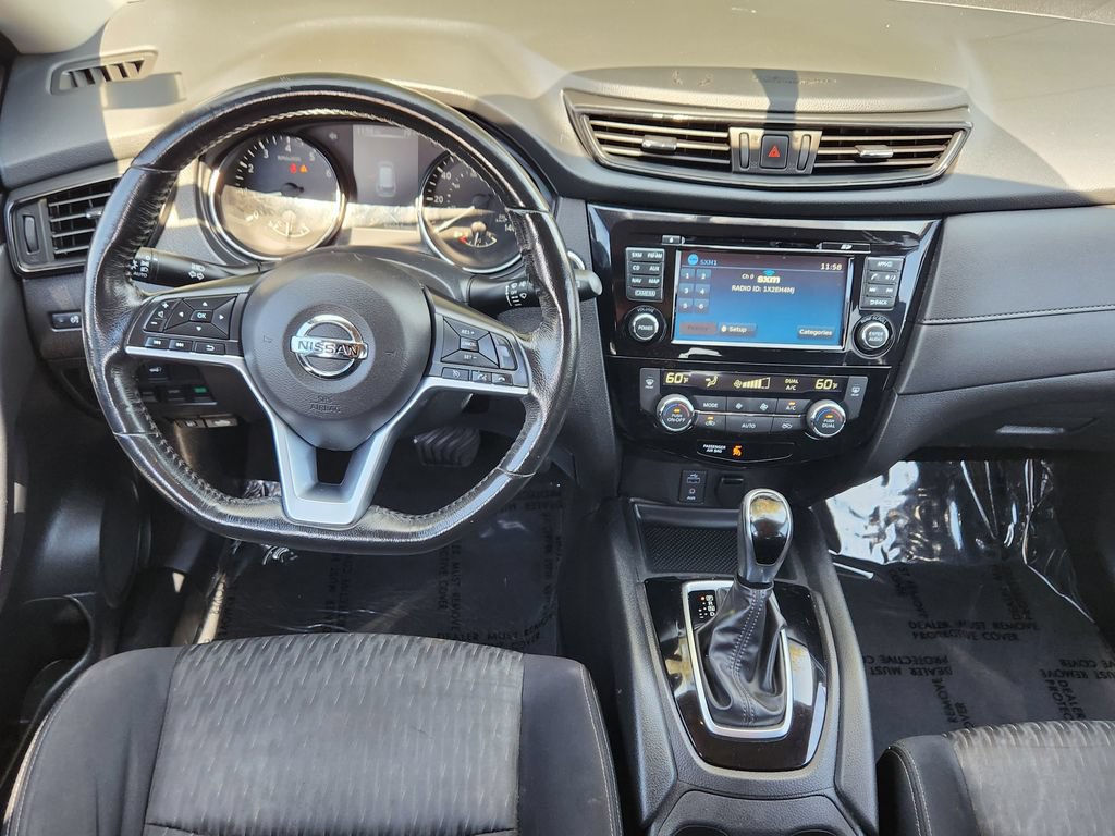 Used 2017 Nissan Rogue SV w/ SV Premium Package AWD/4WD image 3