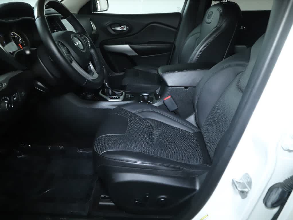 Used 2018 Jeep Cherokee Overland w/ Technology Group AWD/4WD image 19