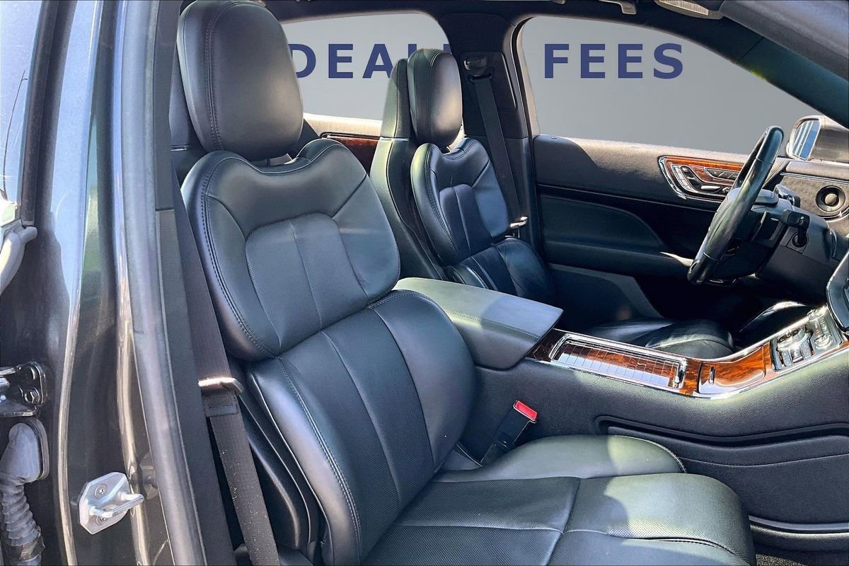 Used 2018 Lincoln Continental Reserve w/ Continental Climate Package image 29