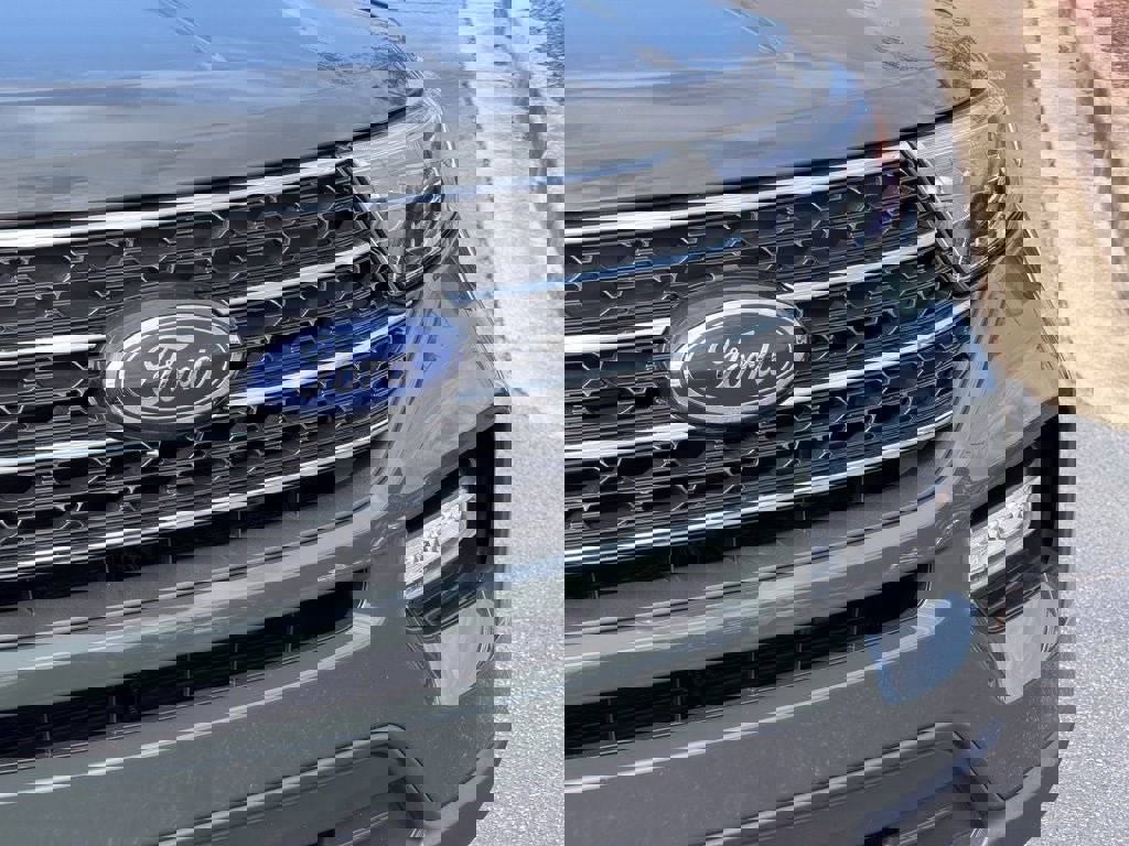 Used 2023 Ford Explorer XLT w/ Equipment Group 202A image 19