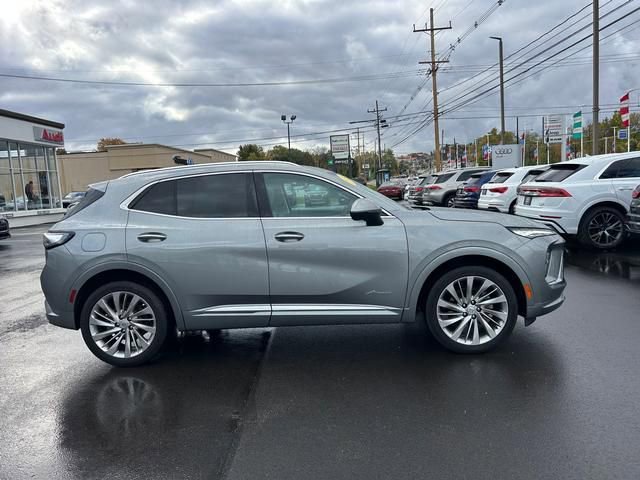 Used 2024 Buick Envision Avenir image 2
