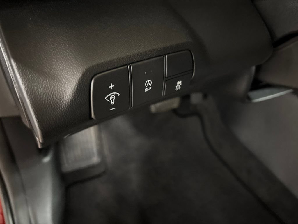 Certified 2025 Hyundai Elantra SE FWD image 13