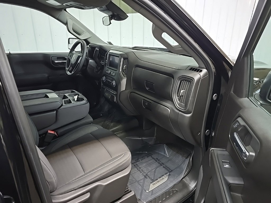 Used 2024 Chevrolet Silverado 1500 Custom w/ Dark Appearance Package image 15