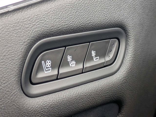 Used 2022 Cadillac Escalade Premium Luxury w/ LPO, Illumination Package image 25