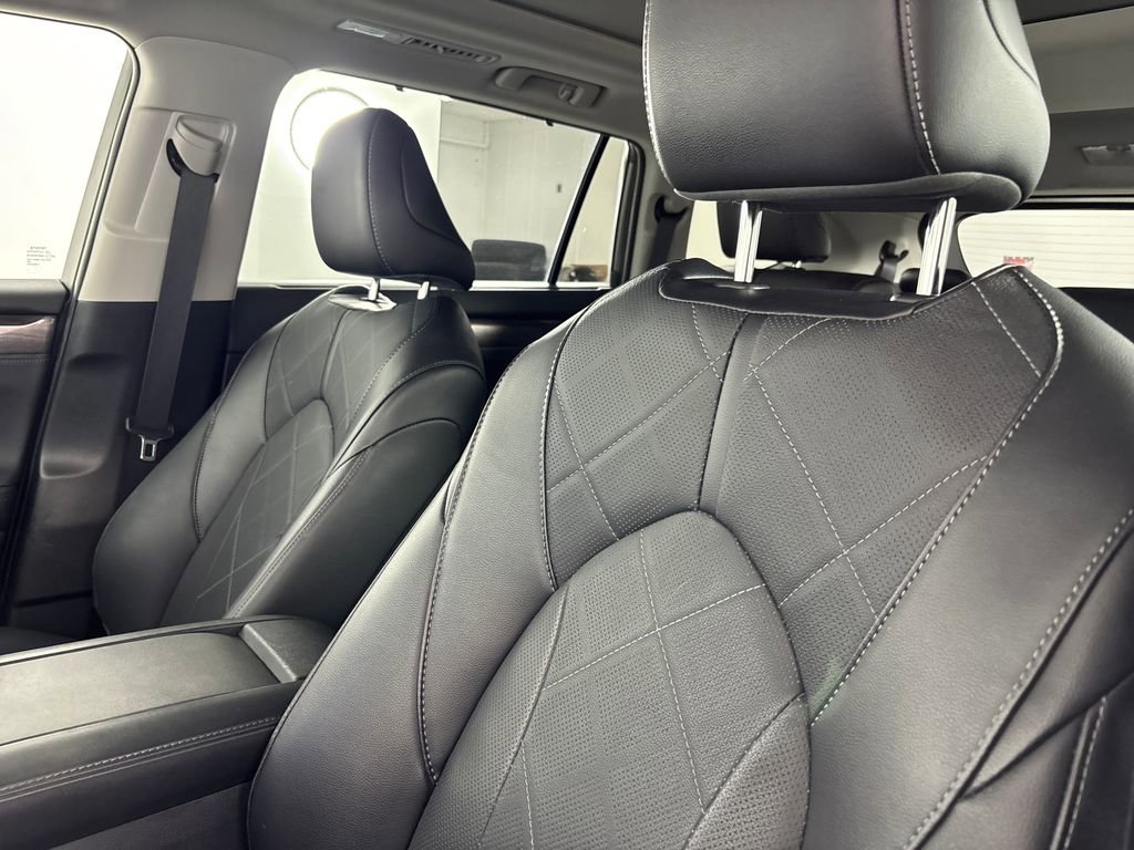 Used 2023 Toyota Highlander Platinum image 10