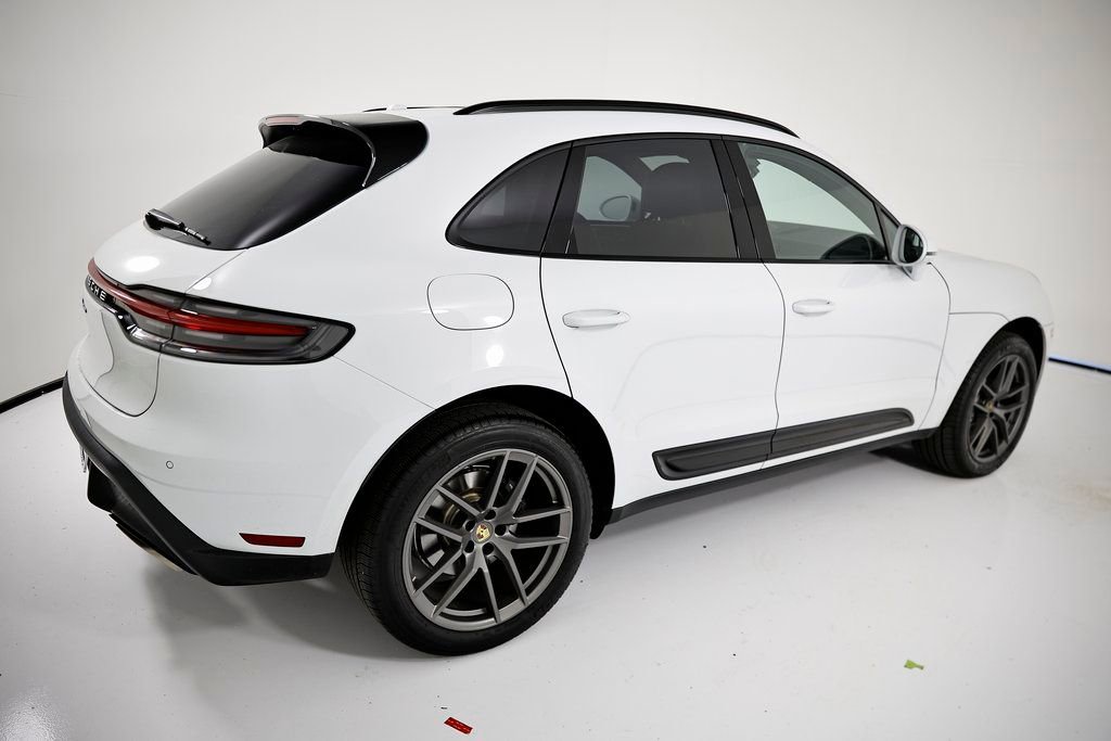 Certified 2025 Porsche Macan image 7