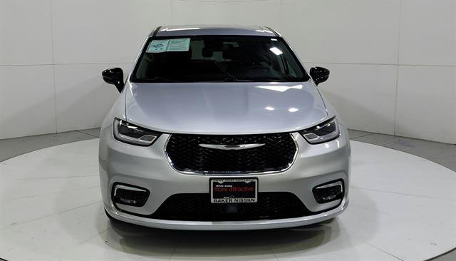 Used 2024 Chrysler Pacifica Touring-L FWD image 38