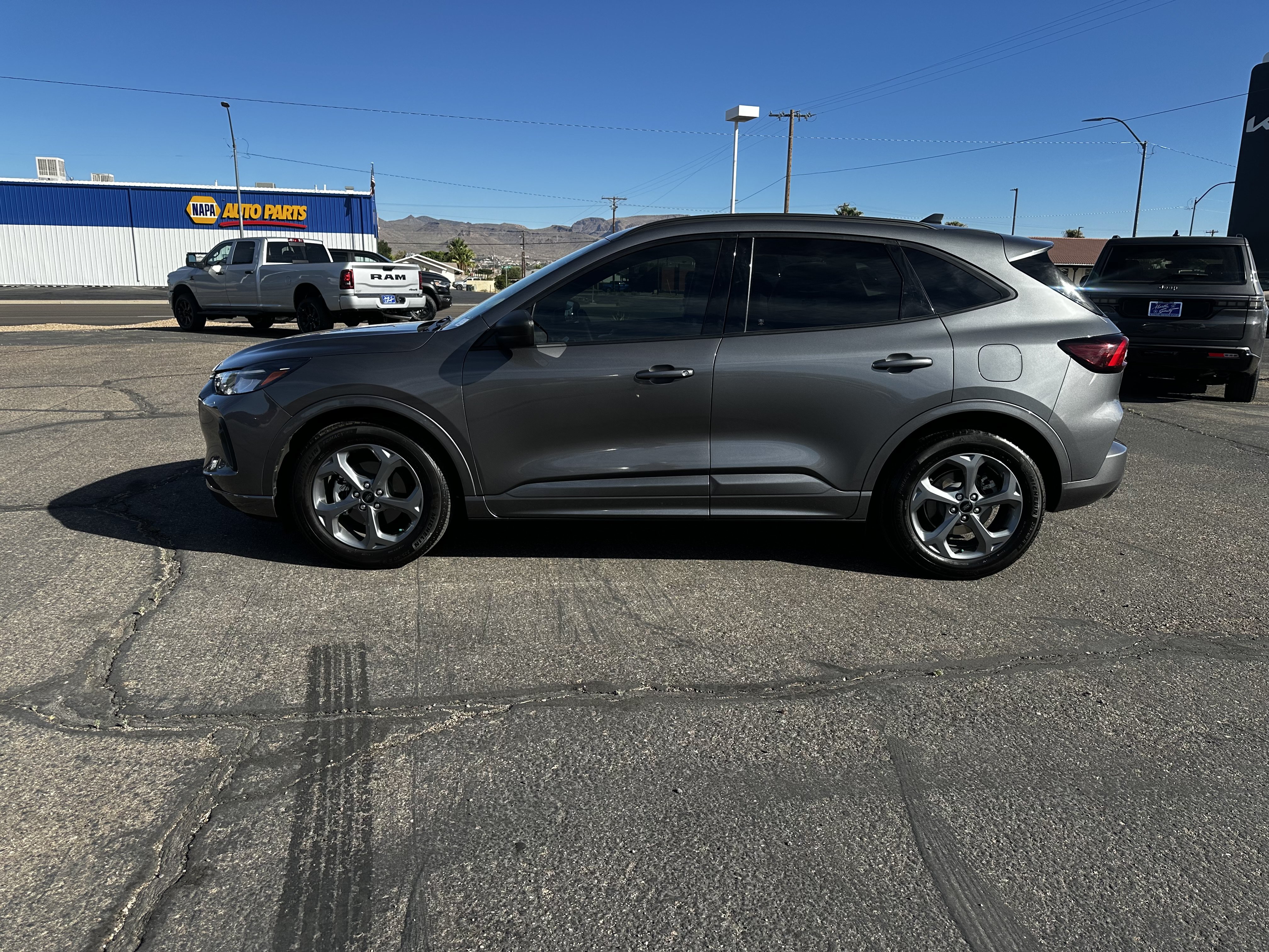 Used 2023 Ford Escape ST-Line w/ Tech Pack #1 FWD image 6