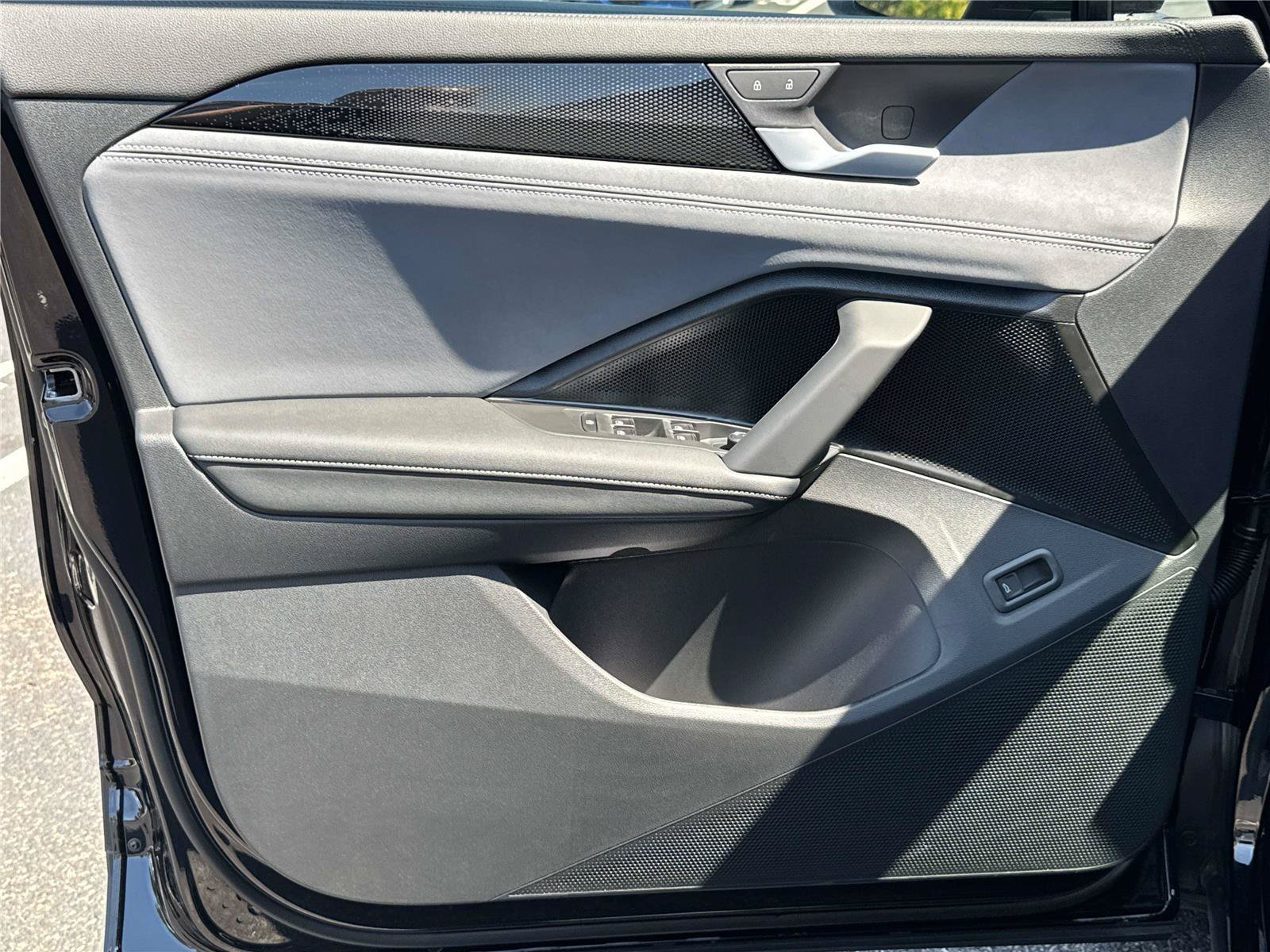 New 2026 Volkswagen Tiguan SE FWD image 25