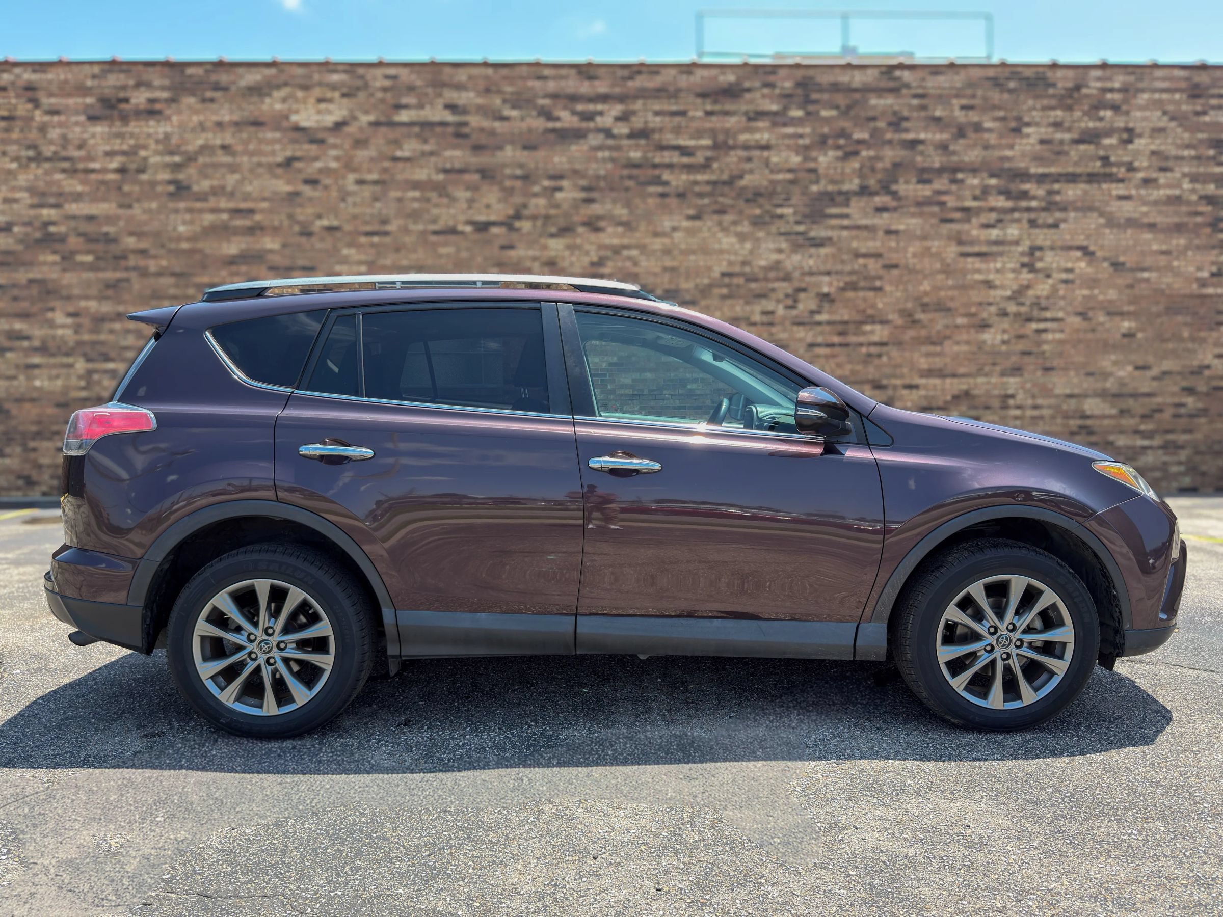 Used 2017 Toyota RAV4 Limited FWD image 10