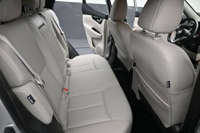 Used 2022 Nissan Rogue Sport SL w/ Premium Package FWD image 17