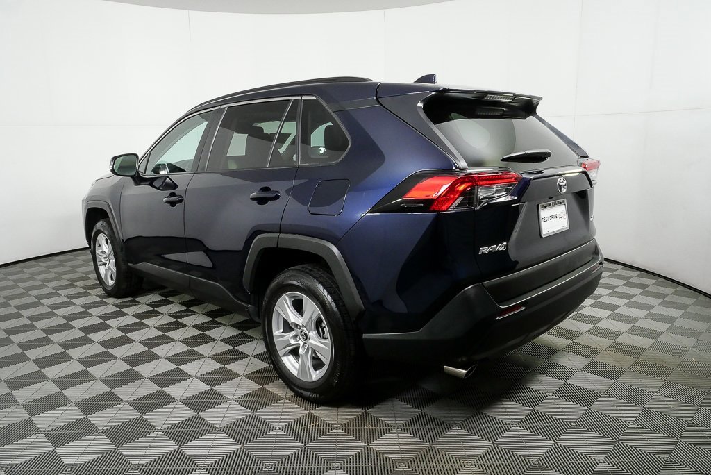 Used 2021 Toyota RAV4 XLE w/ Convenience Package image 27