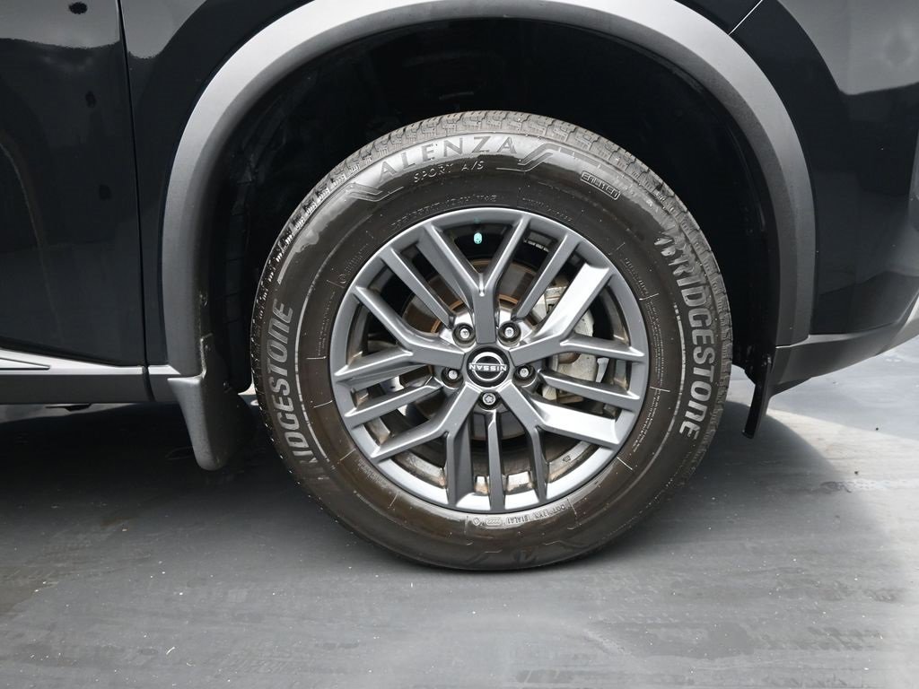 Used 2023 Nissan Rogue S image 10