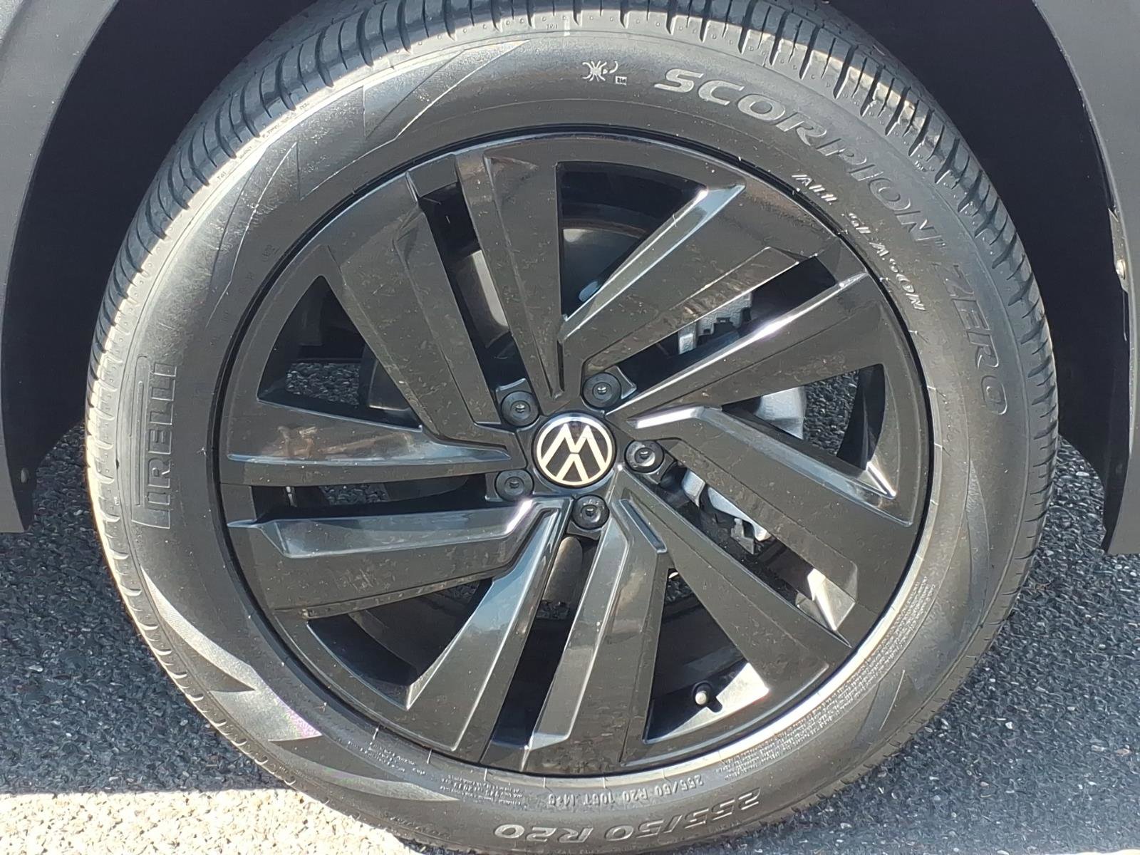 Certified 2022 Volkswagen Atlas Cross Sport SE w/ Black Wheel Package image 8