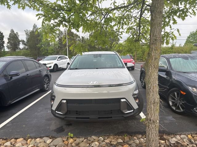 Used 2024 Hyundai Kona SEL image 2