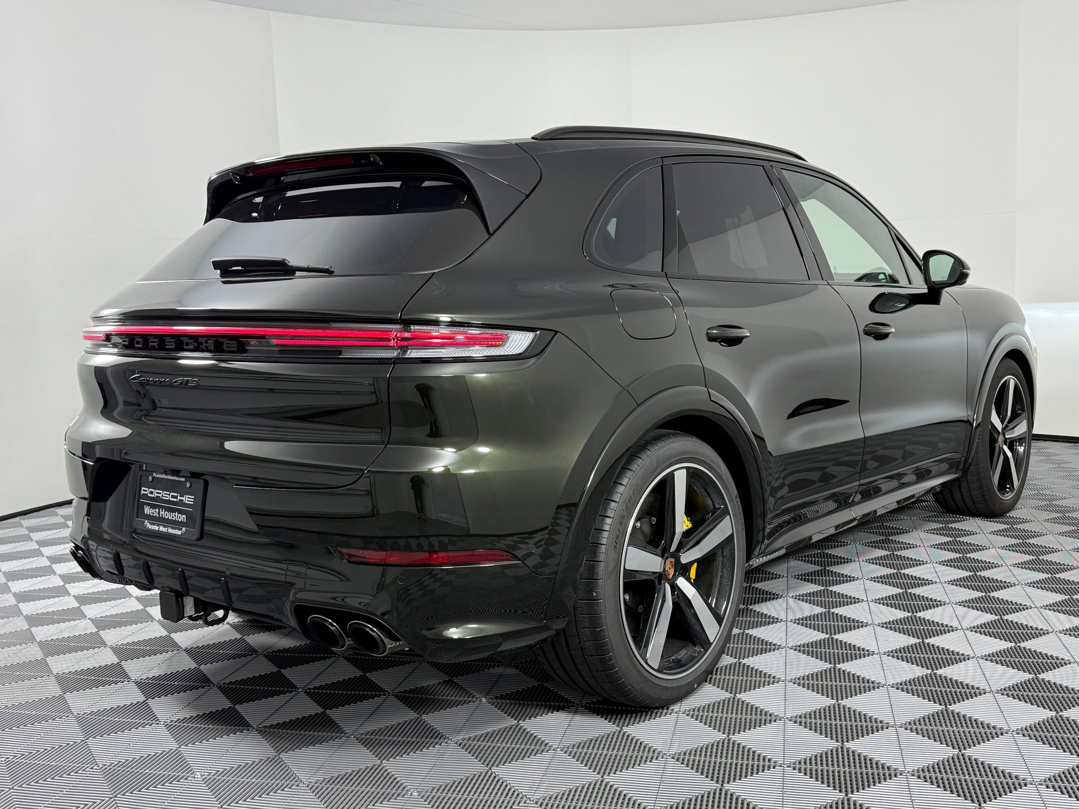 New 2026 Porsche Cayenne GTS image 9