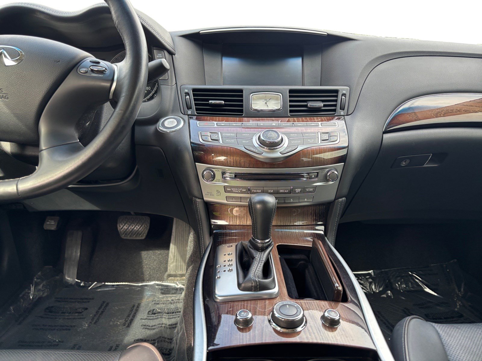 Used 2015 INFINITI Q70 3.7 w/ Deluxe Touring Package RWD image 11