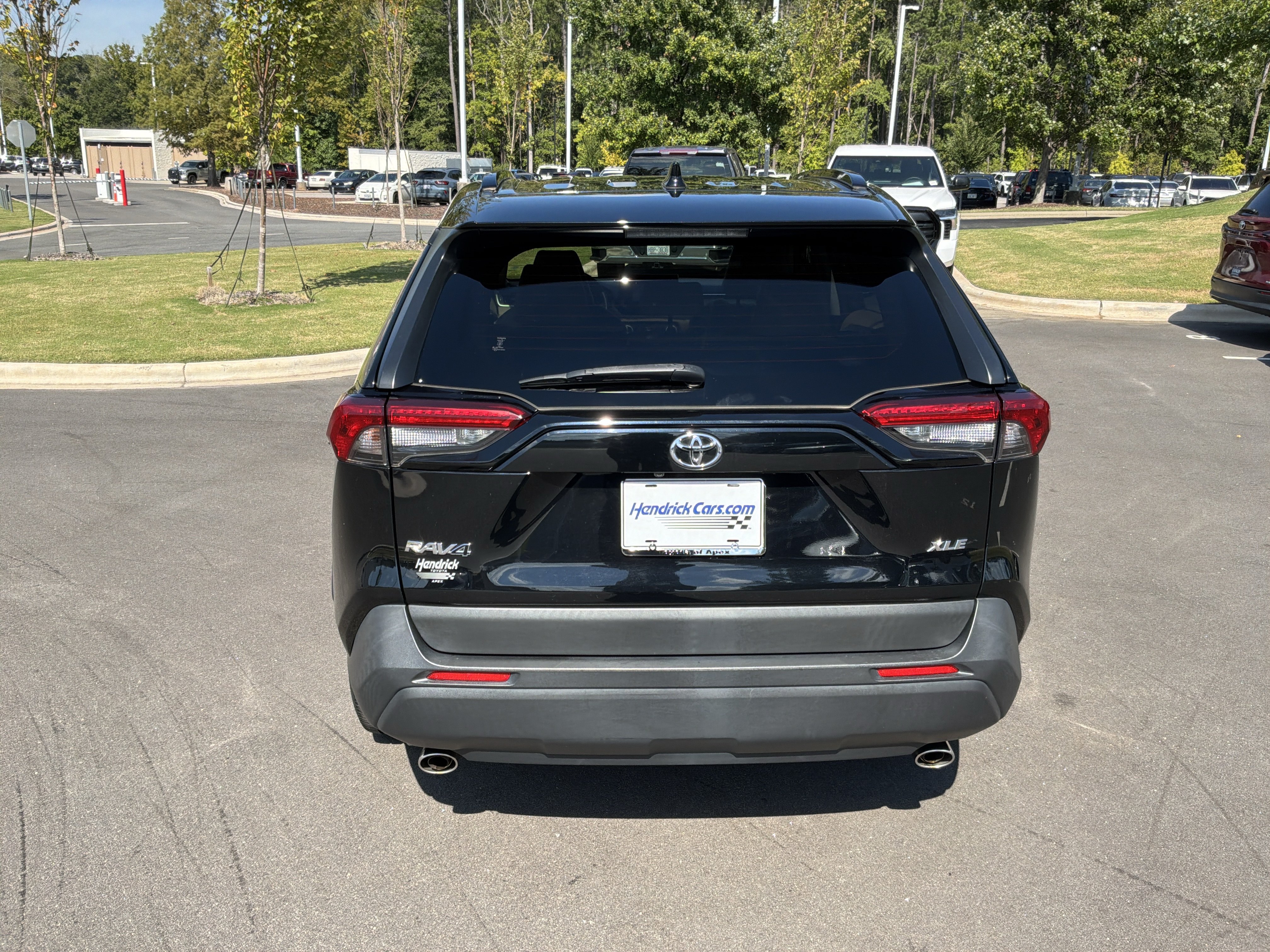 Used 2020 Toyota RAV4 XLE Premium FWD image 9
