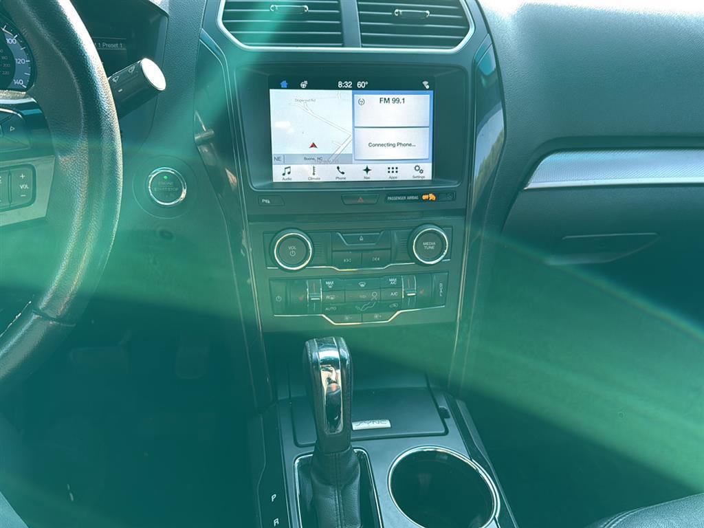 Used 2017 Ford Explorer XLT w/ Equipment Group 202A AWD/4WD image 13