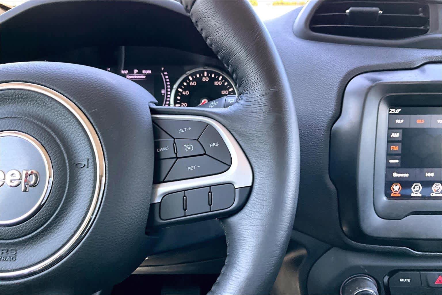 Used 2018 Jeep Renegade Latitude w/ Cold Weather Group AWD/4WD image 24