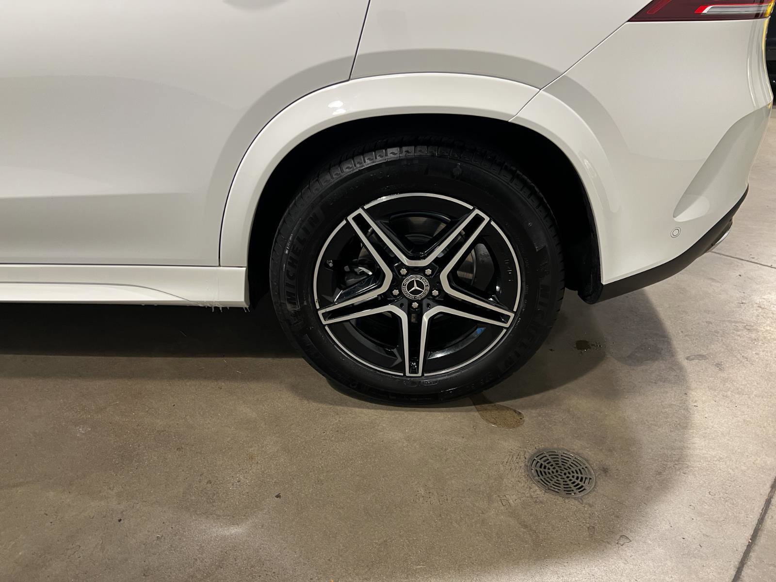 Used 2022 Mercedes-Benz GLE 350 4MATIC w/ AMG Line Exterior image 47