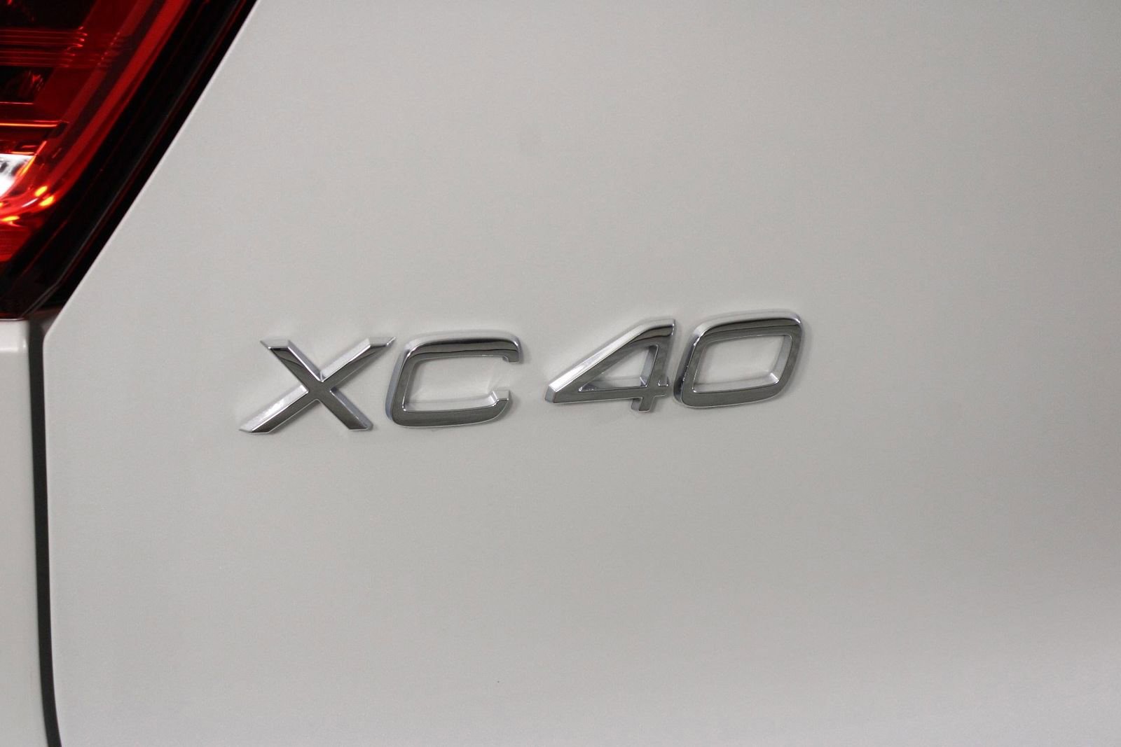 Certified 2026 Volvo XC40 B5 Plus w/ Protection Package Premier image 19