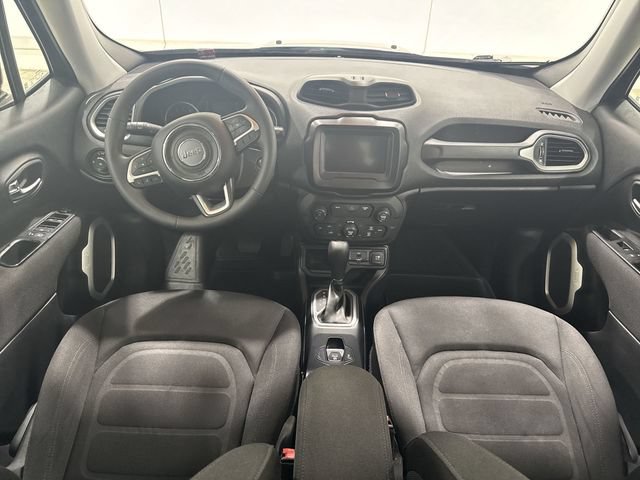 Used 2018 Jeep Renegade Latitude FWD image 20