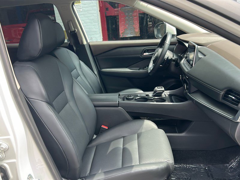 Used 2023 Nissan Rogue SV w/ SV Premium B Package image 10