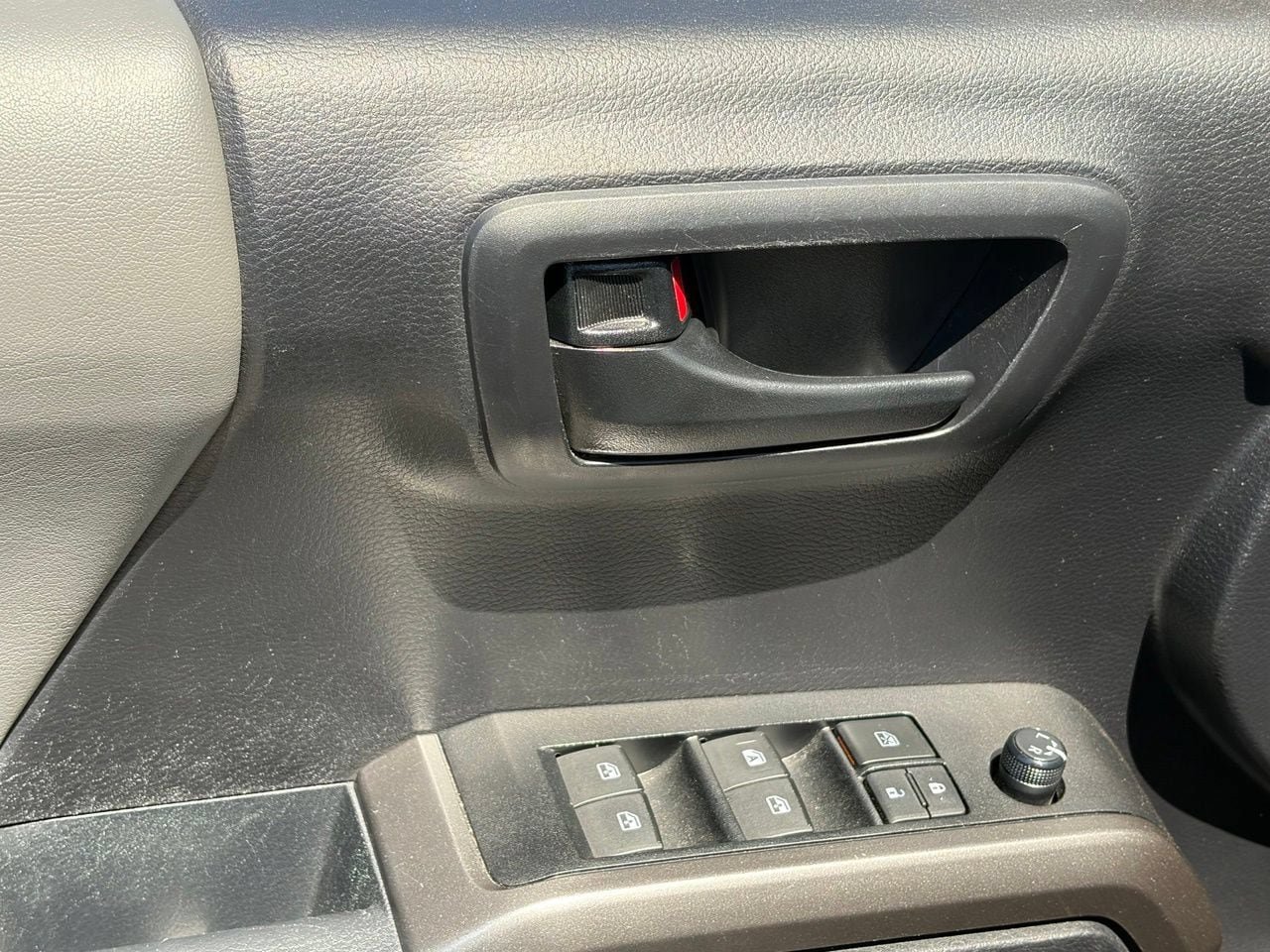 Used 2021 Toyota Tacoma SR5 RWD image 6