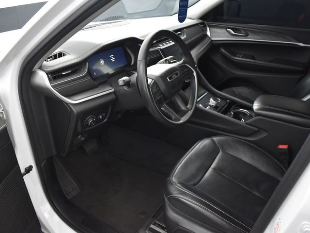 Used 2023 Jeep Grand Cherokee Limited w/ Black Appearance Package image 14