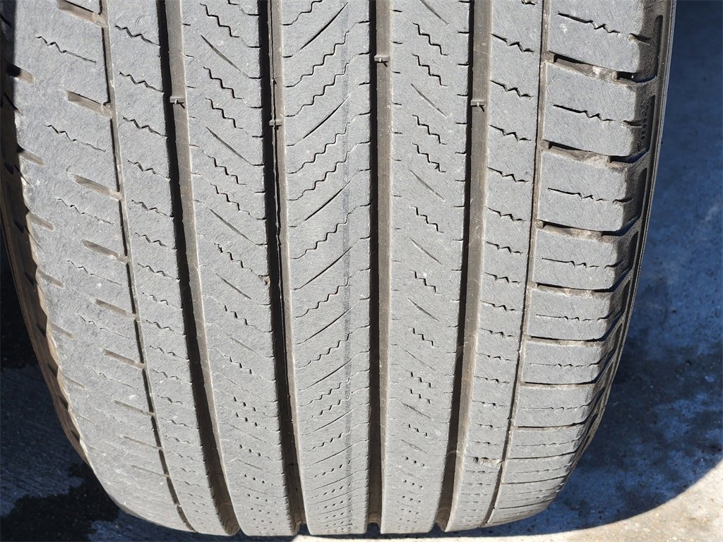 Used 2024 Chevrolet Suburban LT image 13