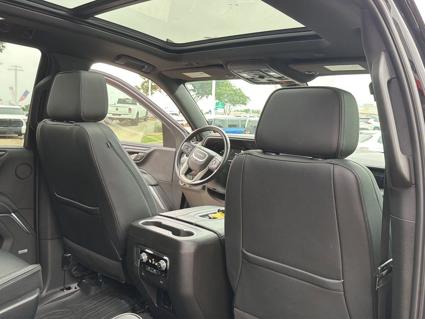 Used 2022 GMC Yukon Denali AWD/4WD image 23