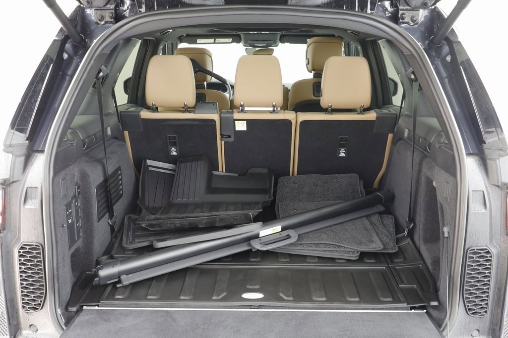 Used 2024 Land Rover Discovery Dynamic SE image 19