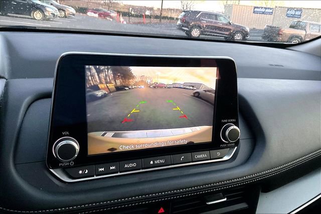 Used 2024 Nissan Rogue SV w/ SV Premium Package image 11