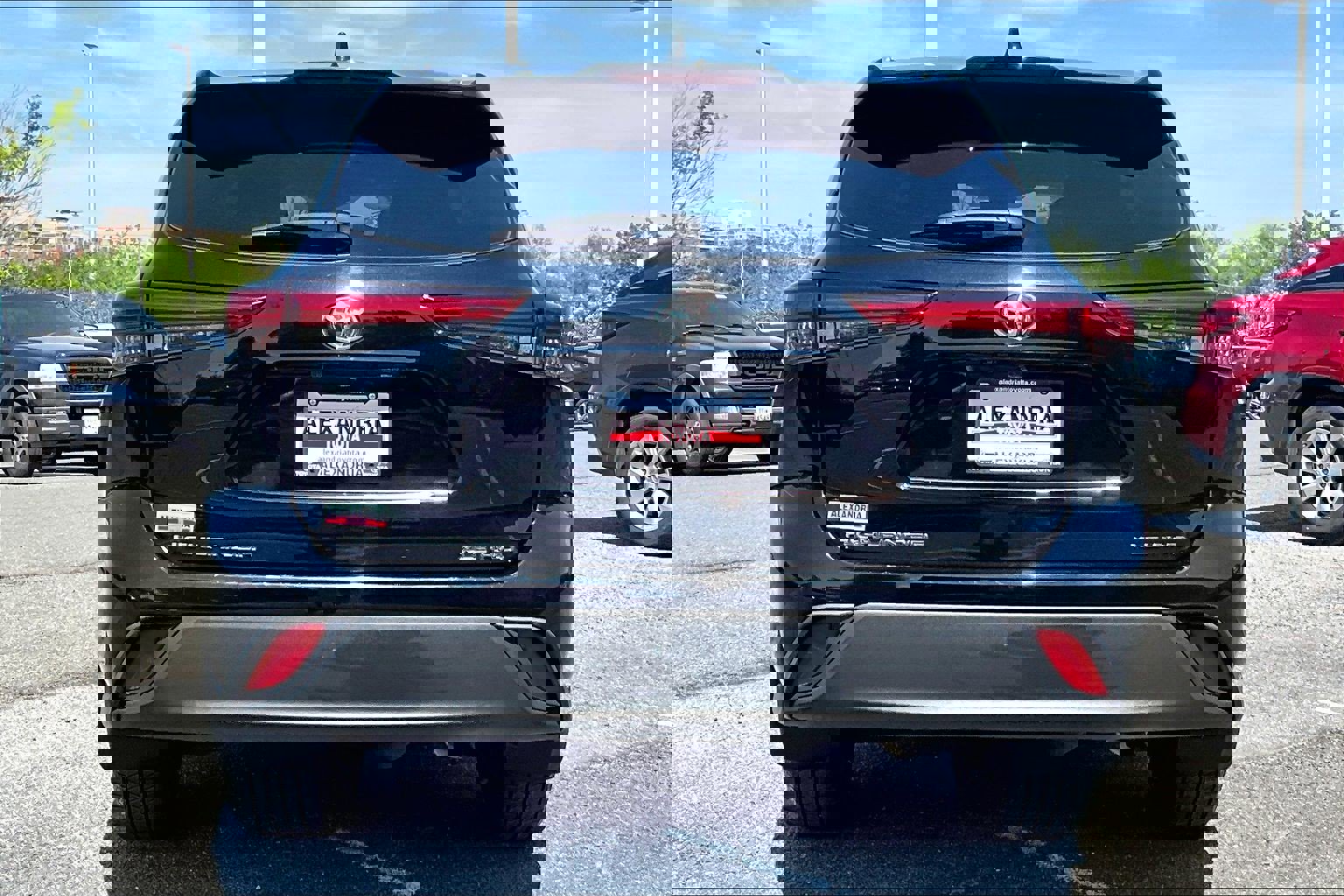 Used 2021 Toyota Highlander XLE image 4