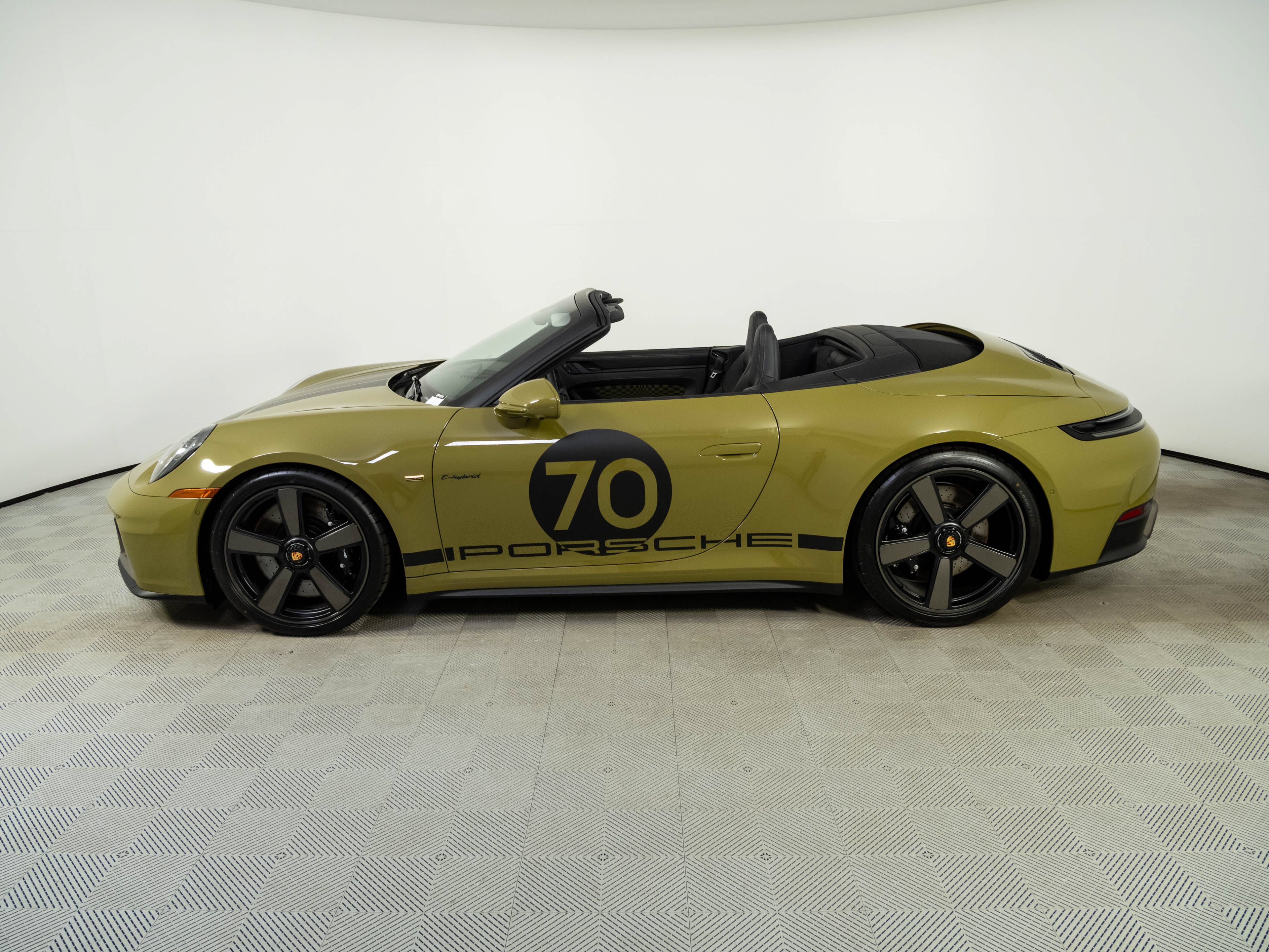 New 2026 Porsche 911 GTS RWD image 2