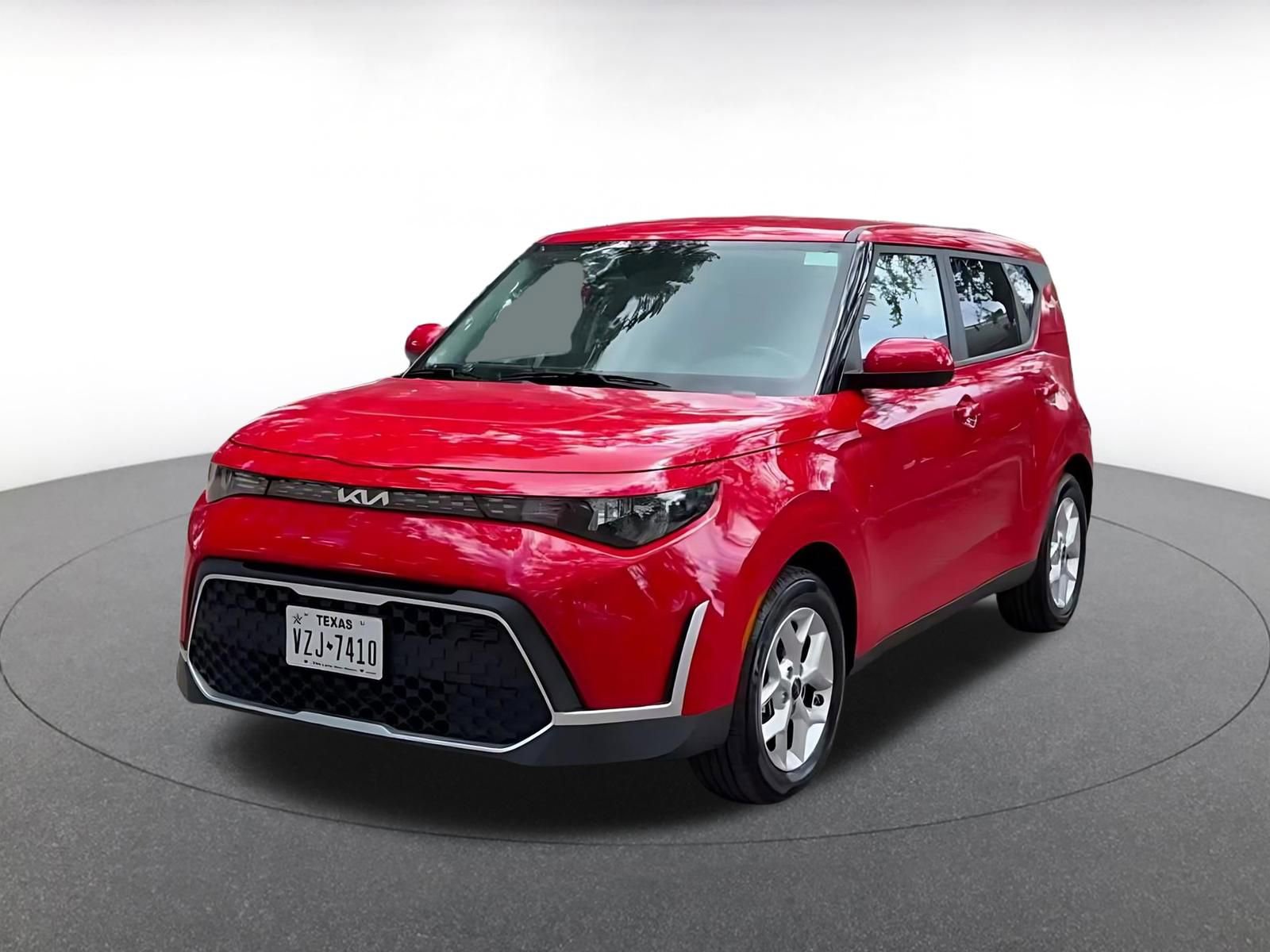 Used 2025 Kia Soul LX w/ LX Technology Package FWD image 9