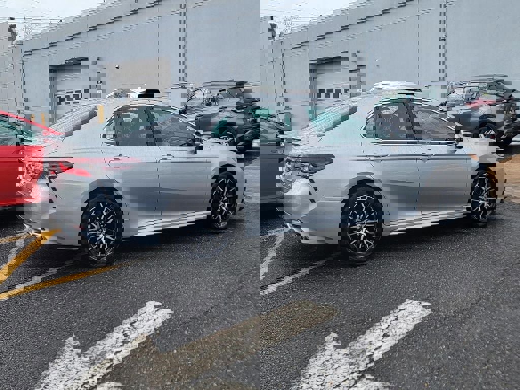 Used 2024 Toyota Camry SE w/ Cold Weather Package image 8