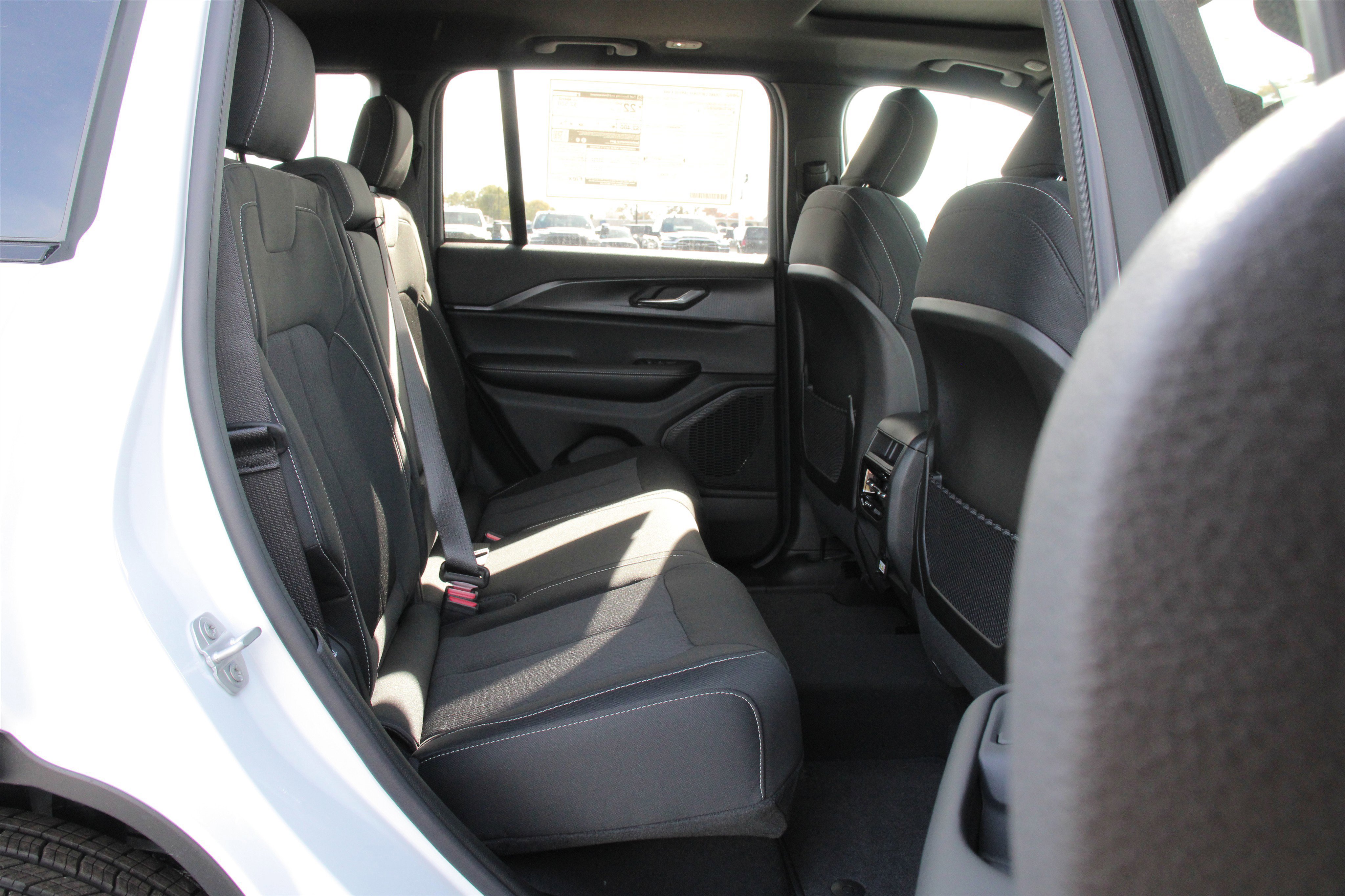 New 2025 Jeep Grand Cherokee Laredo w/ Luxury Tech Group I image 25