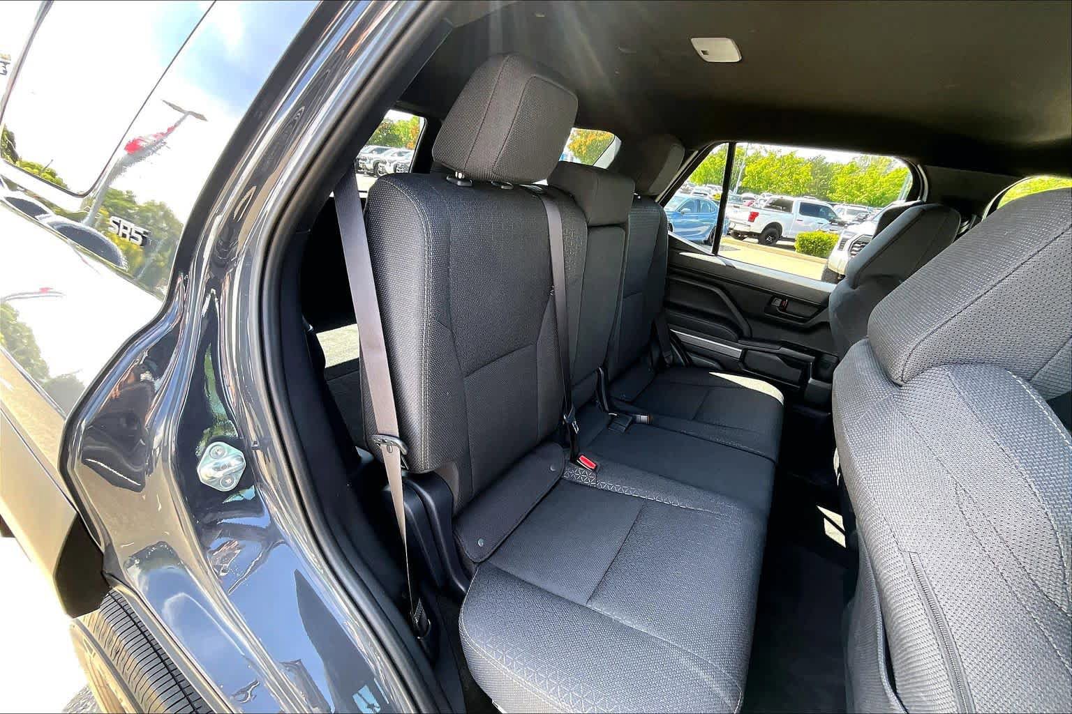 Used 2025 Toyota 4Runner SR5 AWD/4WD image 19