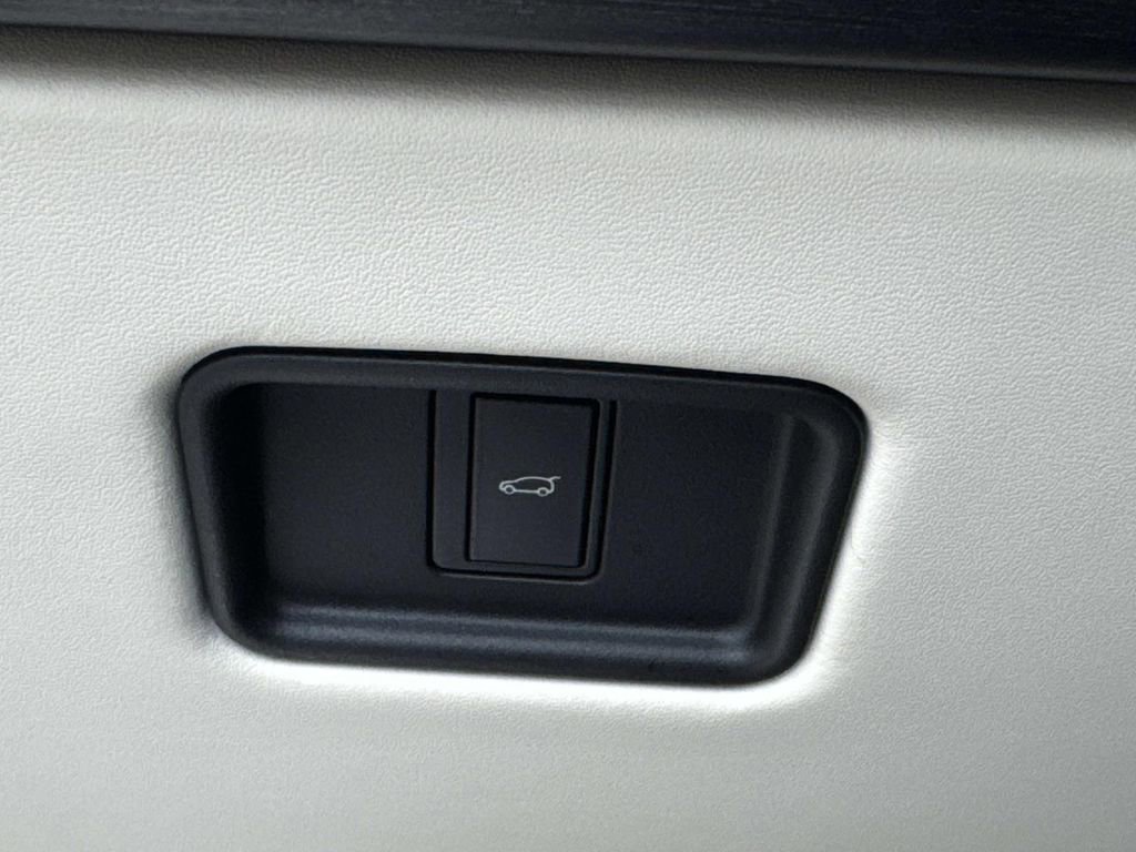 Certified 2024 Land Rover Range Rover Long Wheelbase Autobiography image 30