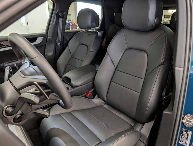 Used 2025 Porsche Cayenne AWD/4WD image 5