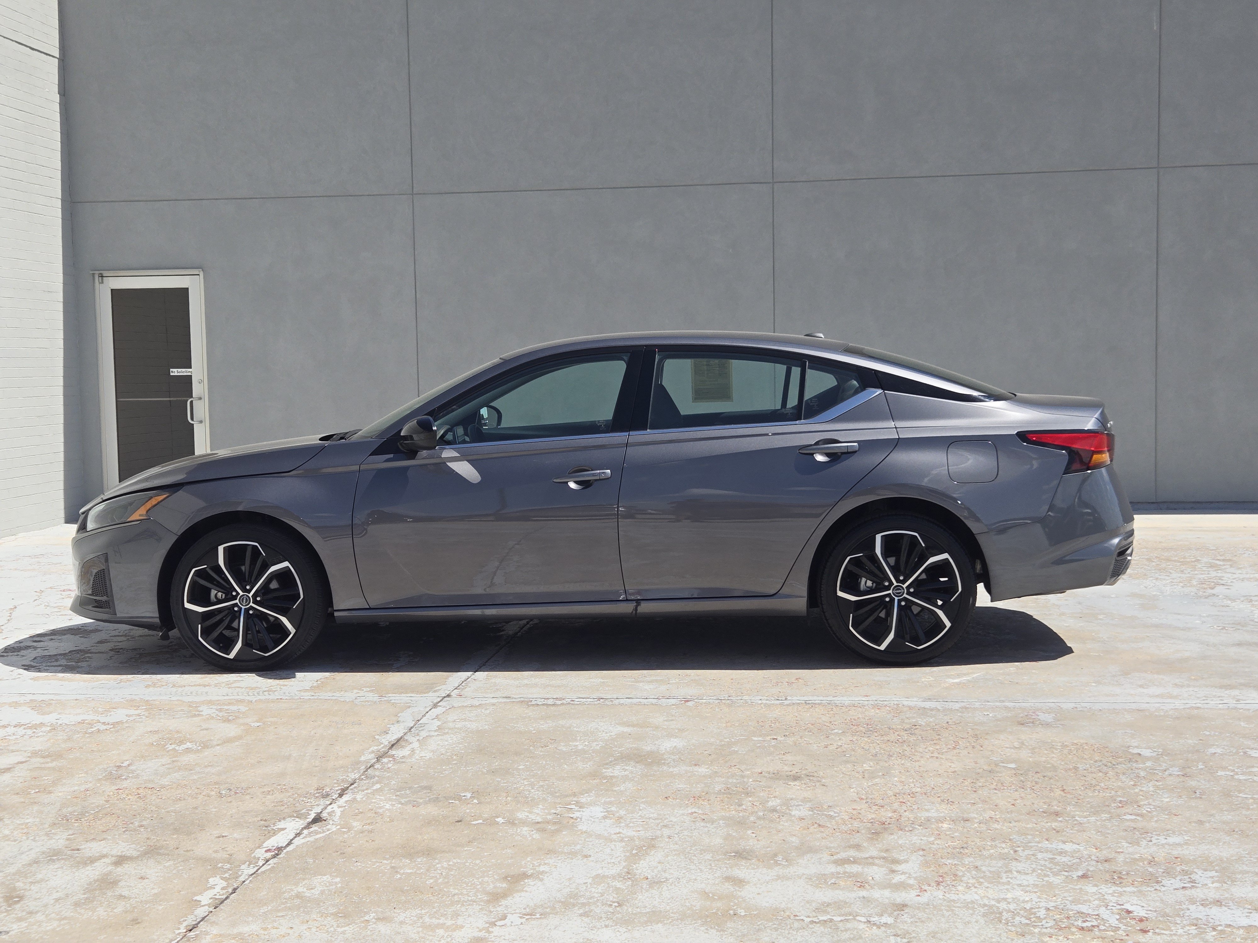 Used 2025 Nissan Altima 2.5 SR AWD/4WD image 5