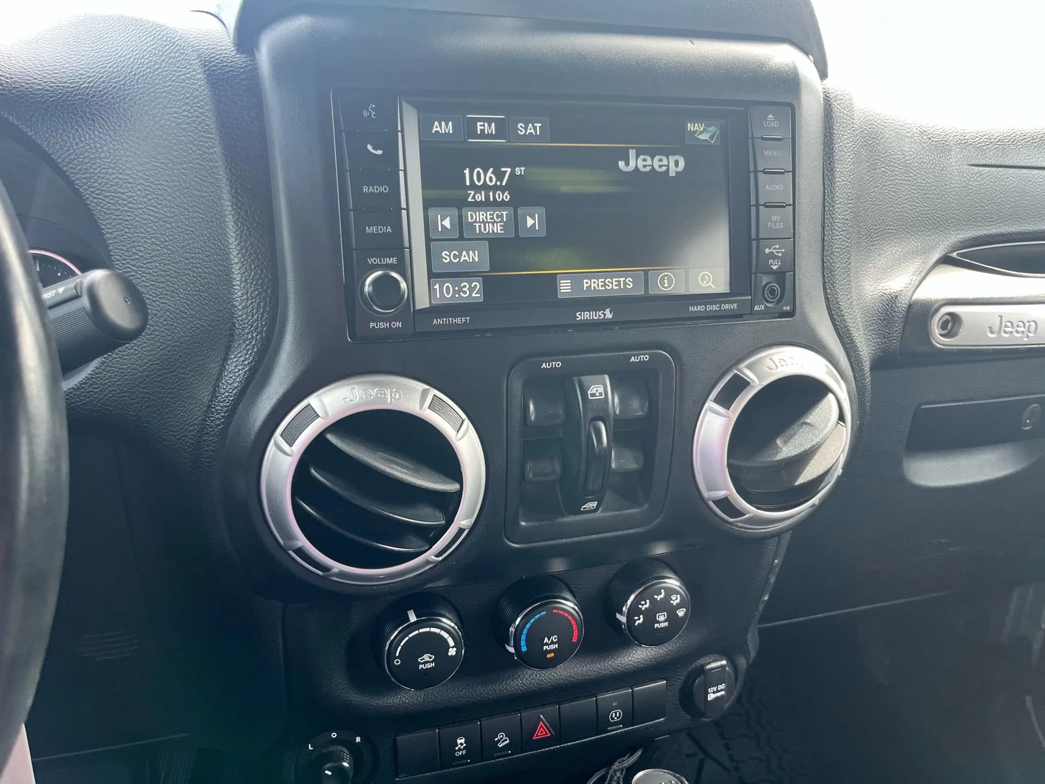 Used 2013 Jeep Wrangler Unlimited Sahara w/ Connectivity Group image 17