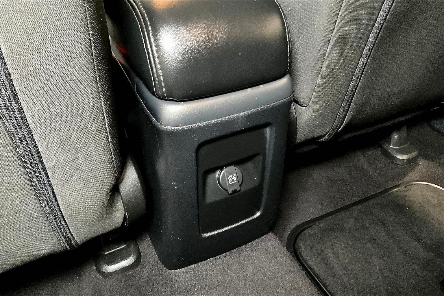 Used 2019 Dodge Journey SE w/ Connectivity Group FWD image 11