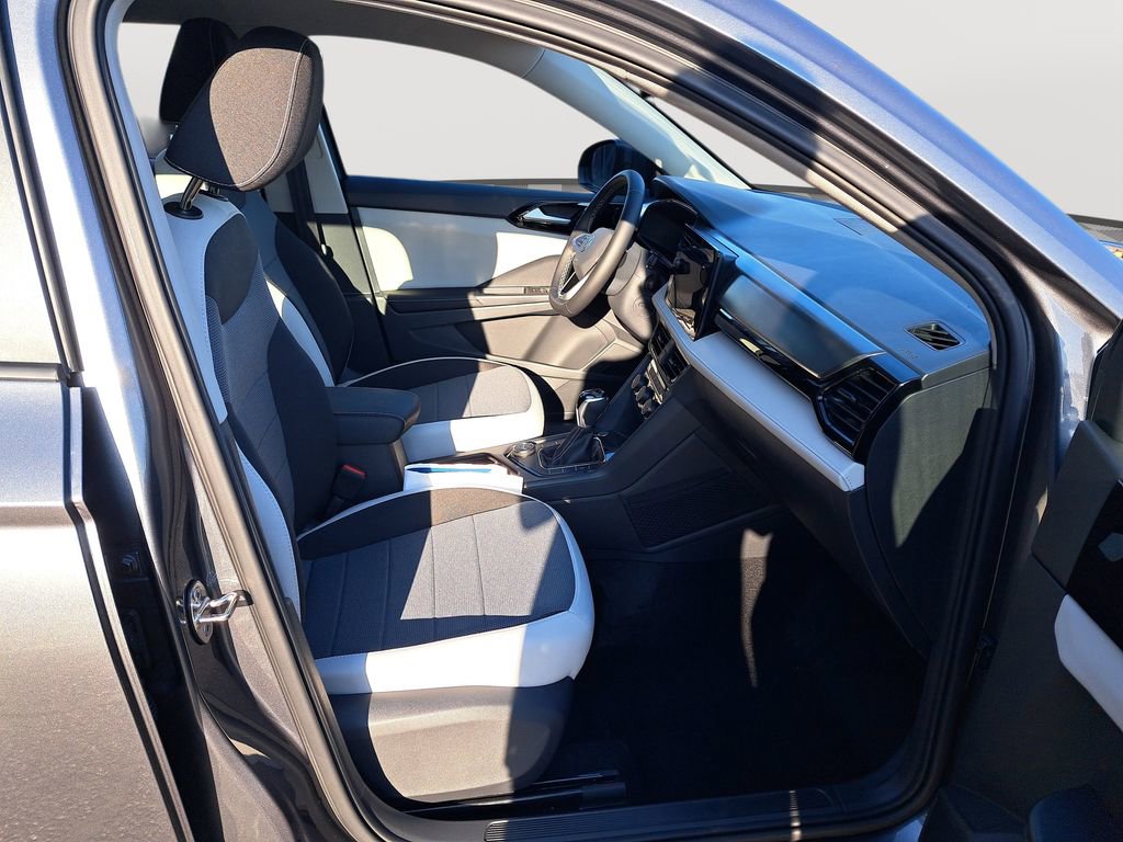 New 2025 Volkswagen Taos S image 18