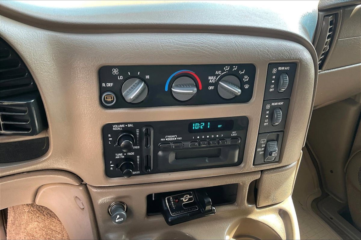 Used 2000 Chevrolet Astro Passenger RWD image 13