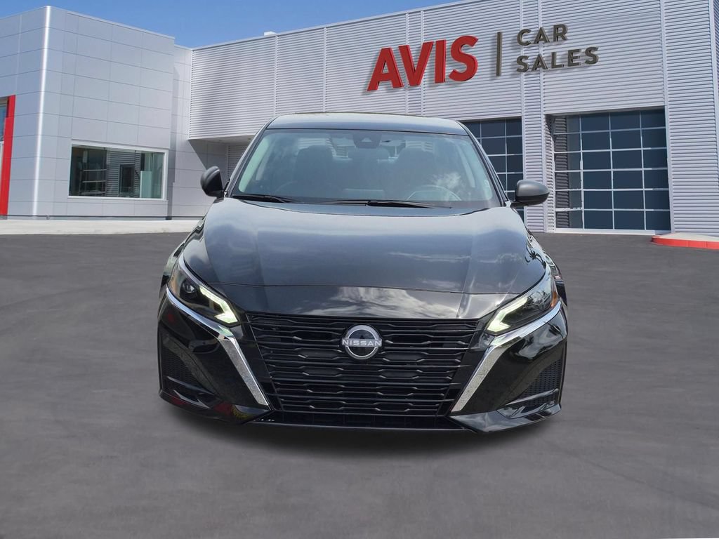 Used 2025 Nissan Altima 2.5 SV FWD image 2