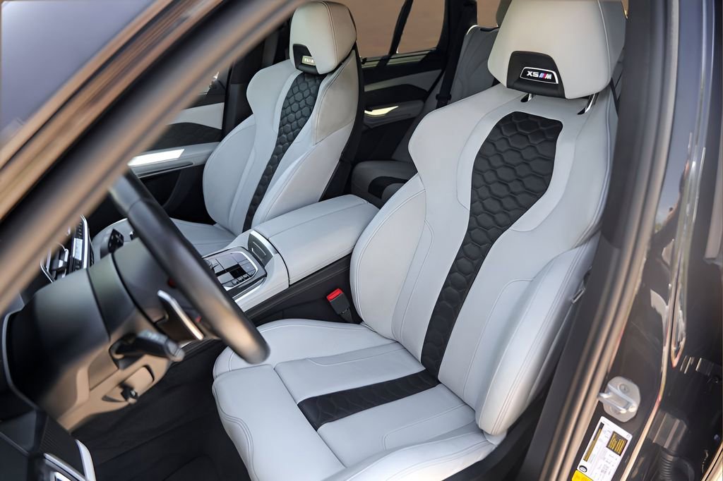 Used 2021 BMW X5 M w/ Executive Package image 7